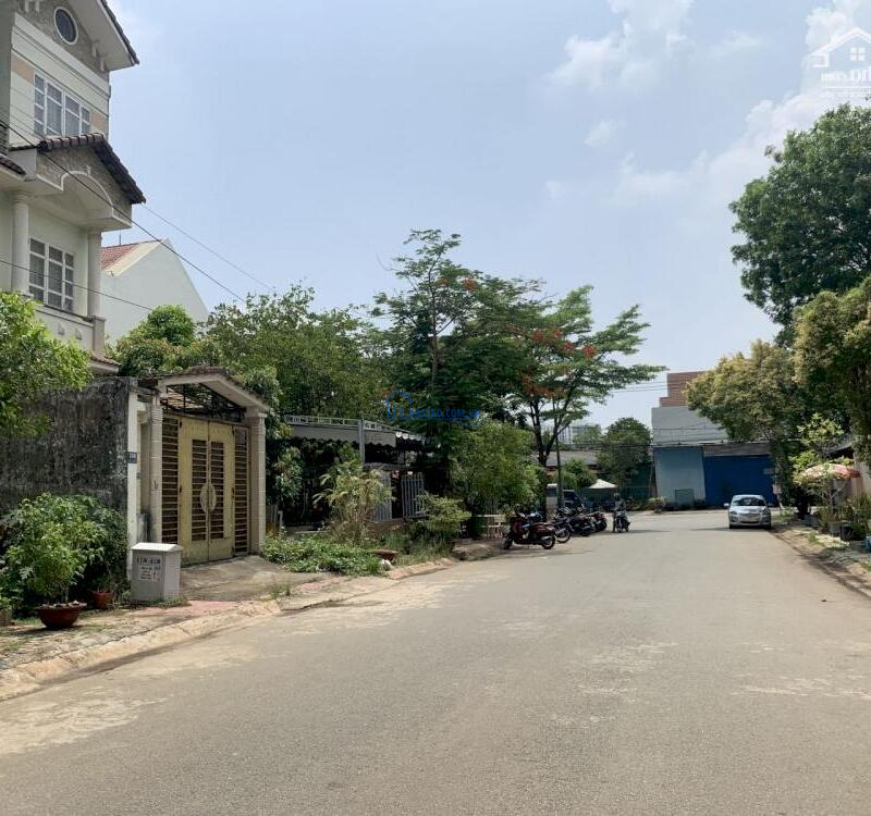 Bán nhanh một nền góc 2 mặt tiền duy nhất, mặt tiền đường D5 (lộ giới 20m) dự án kiến á Q9