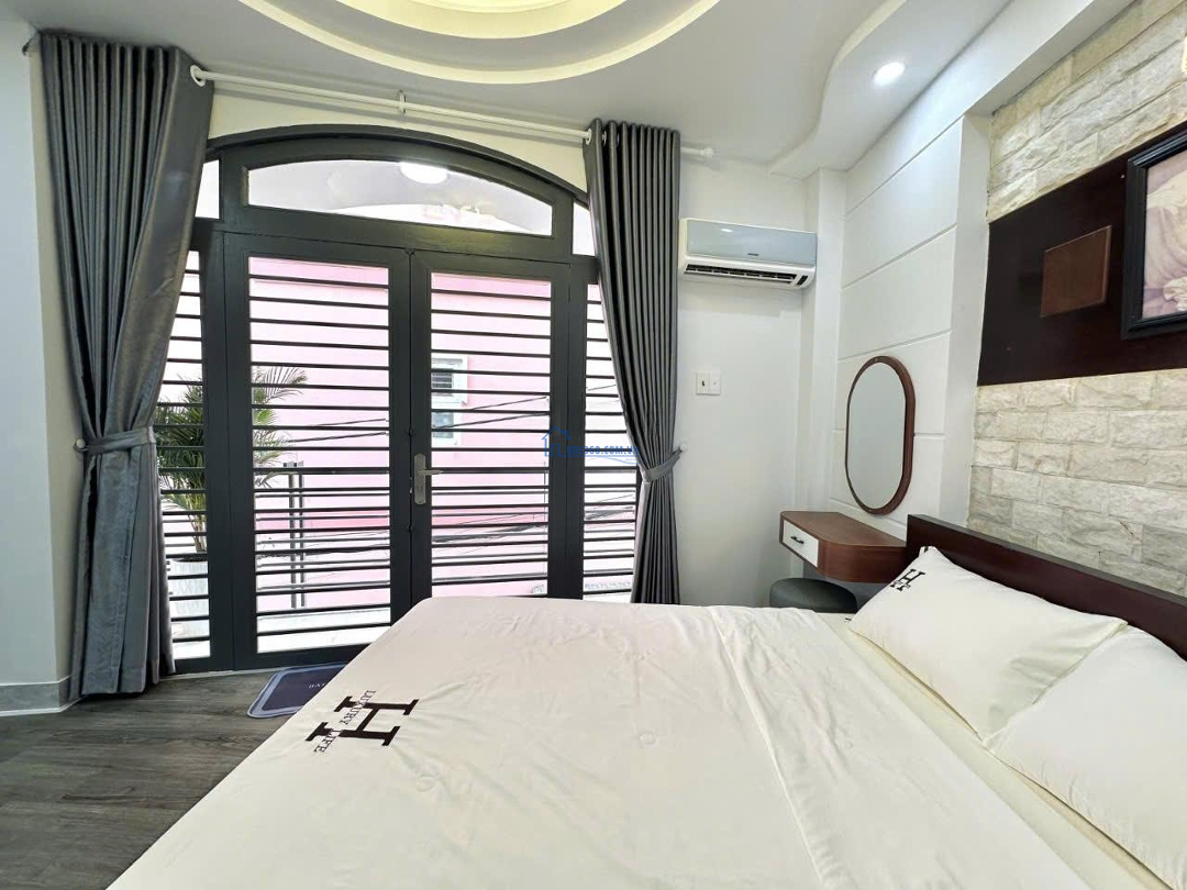 Bán Nhà Mới Ăn Tết Quận Phú Nhuận - Hẻm 8M - 4 Tầng - Tặng Nội Thất Chỉ Nhỉn 8 Tỷ - Liên Hệ: 0983561002