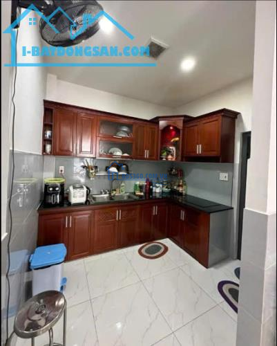 NHÀ ĐẸP 3 TẦNG GẦN MŨI TÀU TRƯỜNG CHINH -CỘNG HOÀ -44M2(4x11)- HẺM ÔTÔ THÔNG -CHỈ 5 TỶ XÍU