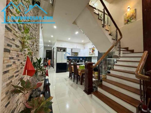 SIÊU PHẨM... SIÊU PHẨM. BÁN NHÂ NỘI THẤT QUÁ ĐẸP. GIÁ QUÁ RẺ
