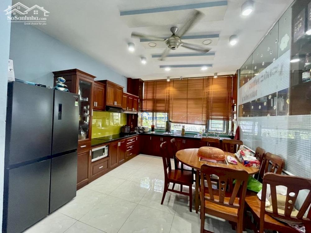 Biệt Thự Siêu Đẹp, Vị Trí Vàng Thủ Đức: 6 Phòng Ngủ, Hồ Bơi, Giá Chỉ 14,2 Tỷ!
