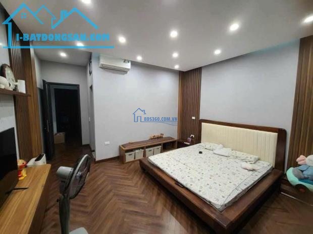 CHÍNH CHỦ EM CẦN BÁN PHÂN LÔ NGUYỄN VĂN HUYÊN, Ô TÔ TRÁNH, KINH DOANH, 60M2 NHỈNH 18 TỶ