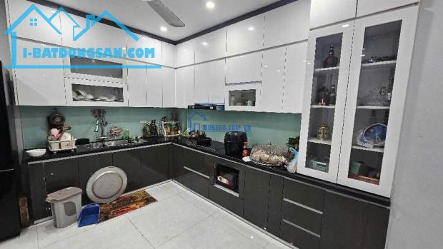 ĐẲNG CẤP PHÂN LÔ TRUNG KÍNH, ÔTÔ TẢI TRÁNH, VỈA HÈ 4,5M, KINH DOANH VÔ ĐỐI, NHỈNH 19 TỶ