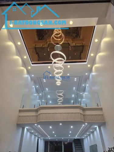 Siêu Phẩm Nhà Ngọc Thụy, Long Biên, 90m2, 8Tầng, Thang Máy, Gara 2 Ô Tô 7 Chỗ, Kinh Doanh