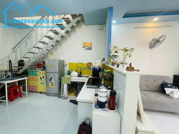 Bán nhà DT (4.1x8)m, Sát mặt tiền, Đường Phan Thị Hành, Quận Tân Phú