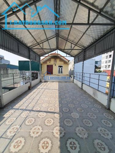 NGỌC THUỴ-LÔ GÓC 3 THOÁNG-ô tô đỗ cửa-50m ra ô tô tránh-trung tâm phường-sẵn ở- nhỉnh 8 ty