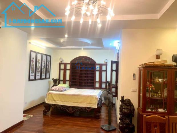 Bán biệt thự sân vườn Văn Quán. 190m2, 4 tầng. View vườn hoa, full nội thất