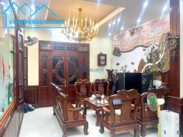Bán biệt thự sân vườn Văn Quán. 190m2, 4 tầng. View vườn hoa, full nội thất