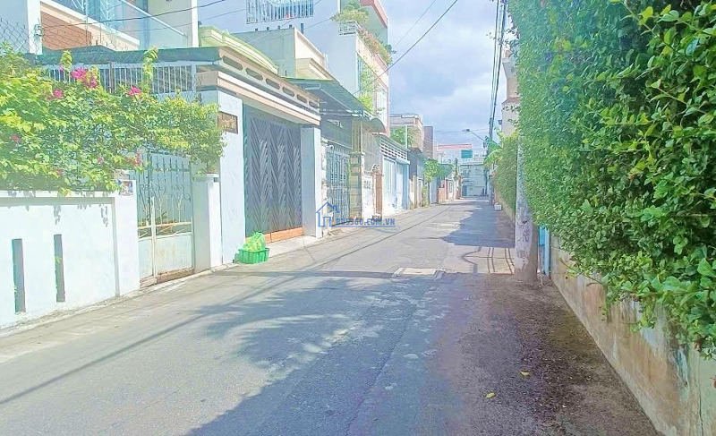 [ Mặt Tiền Nguyễn Khánh Toàn _ Ngang Hơn 15M ] *** Cách Biển : 300M ***