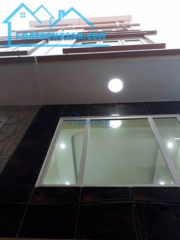 Bán nhà 3 tầng ở Tả Thanh Oai, Thanh Trì, Hà Nội. - Diện tích: 40m2. - Mặt tiền 3.5m.