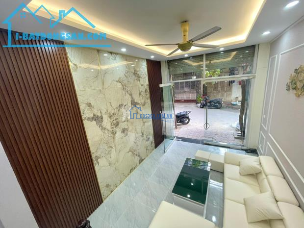Bán Nhà Mặt Ngõ Bà Triệu, Hà Đông 90m2, 3 Tầng, Giá 12 Tỷ - Ngõ Ô Tô, Cách Phố 10m