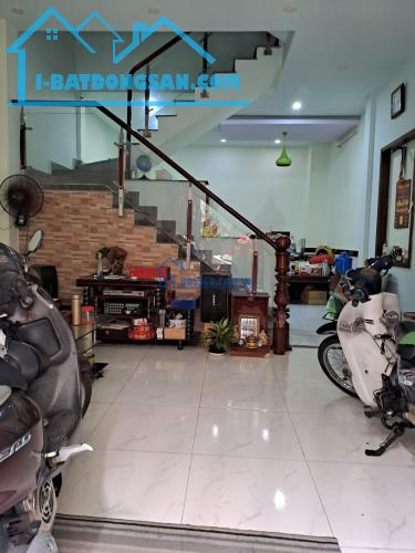 BÁN NHÀ HIỆP THÀNH QUẬN 12, 50M2, 3 TẦNG HẺM XE HƠI, NGAY CHỢ CHỈ 4 TỶ 550 TL