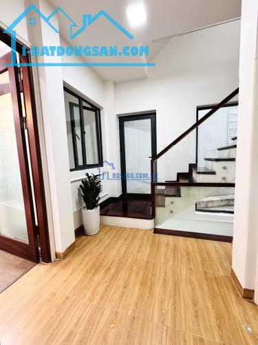 Phân lô Doãn Kế Thiện nhà đẹp 68m2, 5T kd, gara, 3 thoáng 15 tỷ hơn.