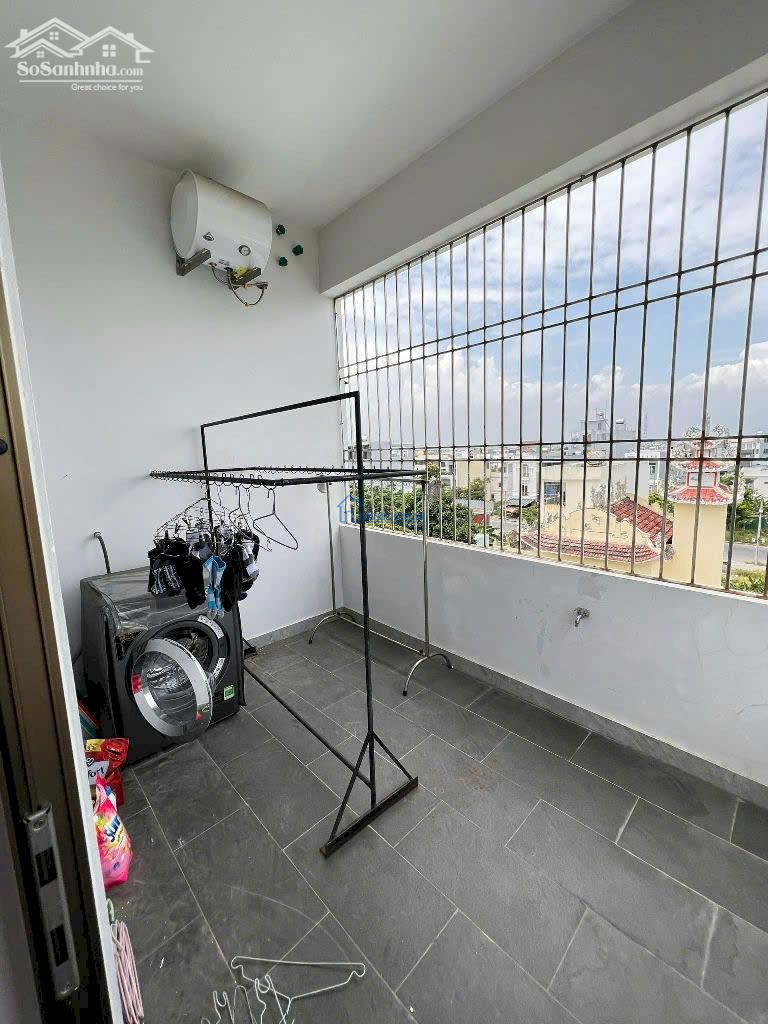 Cho thuê nhà đẹp 3 tầng 4 phòng MT đường 7.5m khu Nam Việt Á, nội thất cao cấp