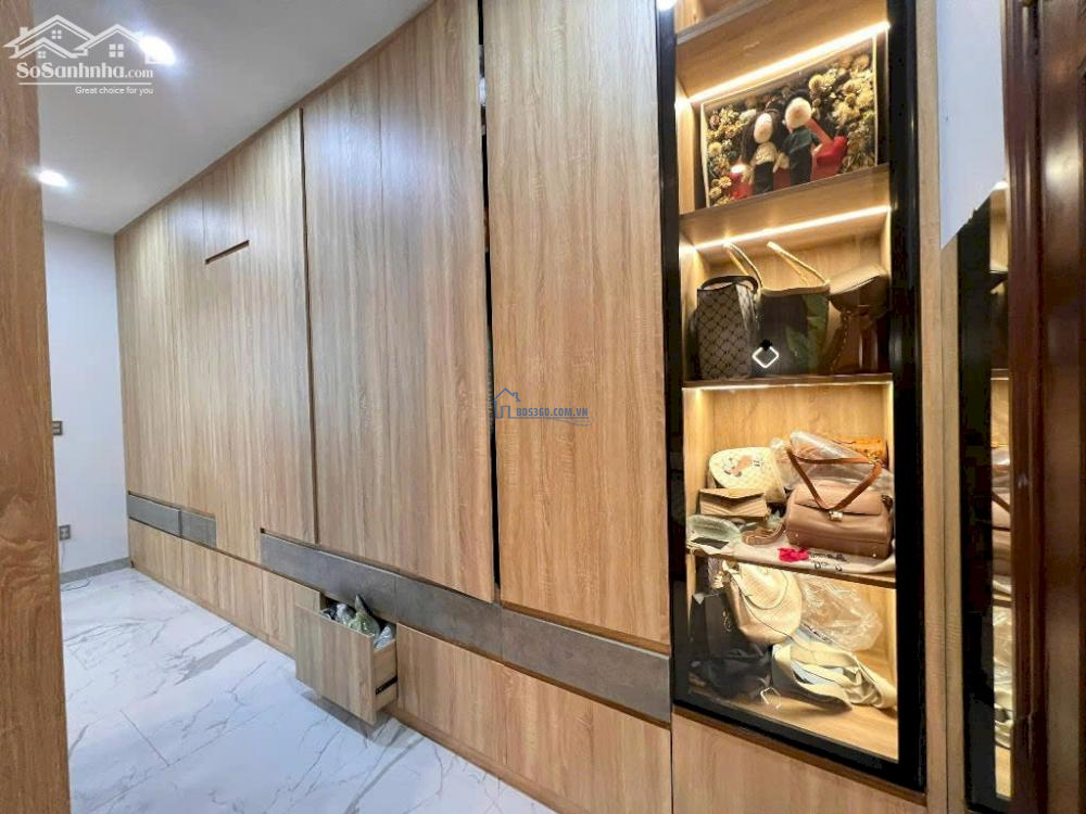 Cho thuê nhà đẹp 3 tầng 4 phòng MT đường 7.5m khu Nam Việt Á, nội thất cao cấp