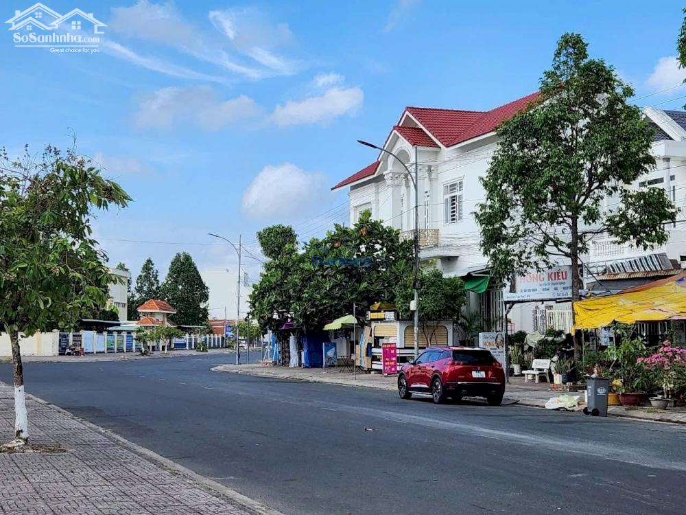 Nền đẹp ngang trường tiểu học Trần Hoàng Na - KDC Văn Hóa Tây Đô