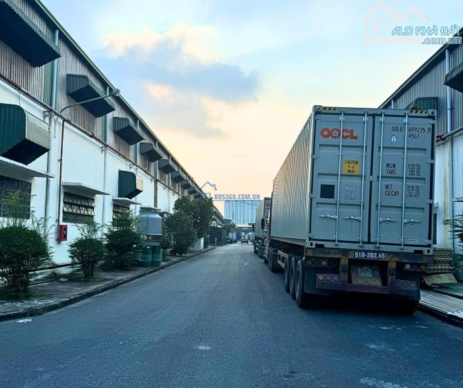 Còn các kho trống: kho tự quản có chìa khóa riêng, kho nhỏ, kho to, kho theo ô kệ,…