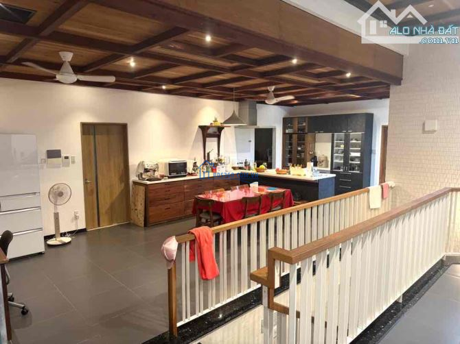 BÁN BIỆT THỰ NGHỈ DƯỠNG LÔ GÓC 2 MẶT TIỀN CỰC ĐẸP 800M2 NGANG 41M 3 TẦNG CHỈ 39 X TỶ