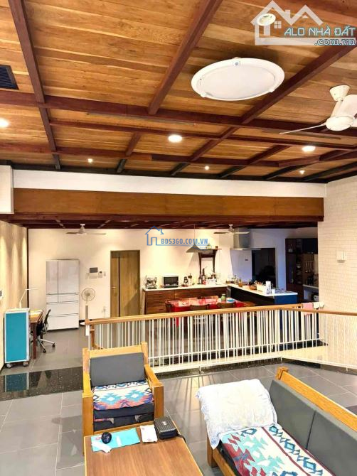 BÁN BIỆT THỰ NGHỈ DƯỠNG LÔ GÓC 2 MẶT TIỀN CỰC ĐẸP 800M2 NGANG 41M 3 TẦNG CHỈ 39 X TỶ