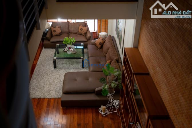 VC LỚN TUỔI BÁN GẤP 3 TẦNG ĐƯỜNG 2/9 HẢI CHÂU NGAY CẦU RỒNG VỀ Ở VỚI CON TRAI