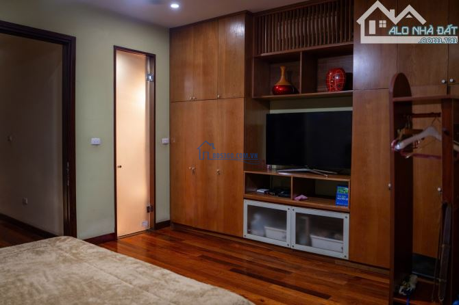 VC LỚN TUỔI BÁN GẤP 3 TẦNG ĐƯỜNG 2/9 HẢI CHÂU NGAY CẦU RỒNG VỀ Ở VỚI CON TRAI
