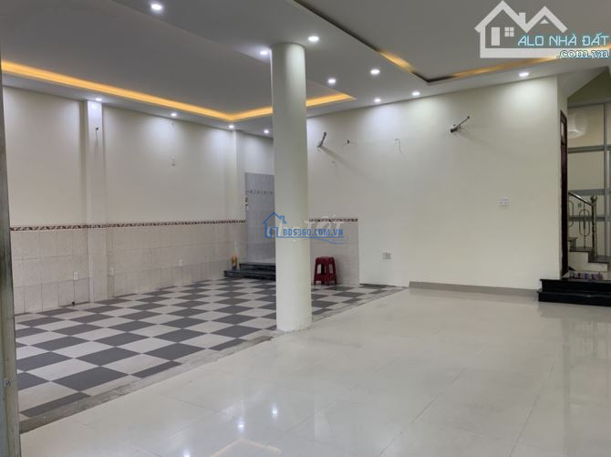 Cho thuê nhà mặt tiền đường Hải Phòng - Ngang 9m