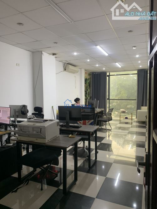CẦN CHO THUÊ SÀN T2 TRUNG KÍNH NHỎ LÀM VĂN PHÒNG GIÁ DT80M2 GIÁ 8TR/T