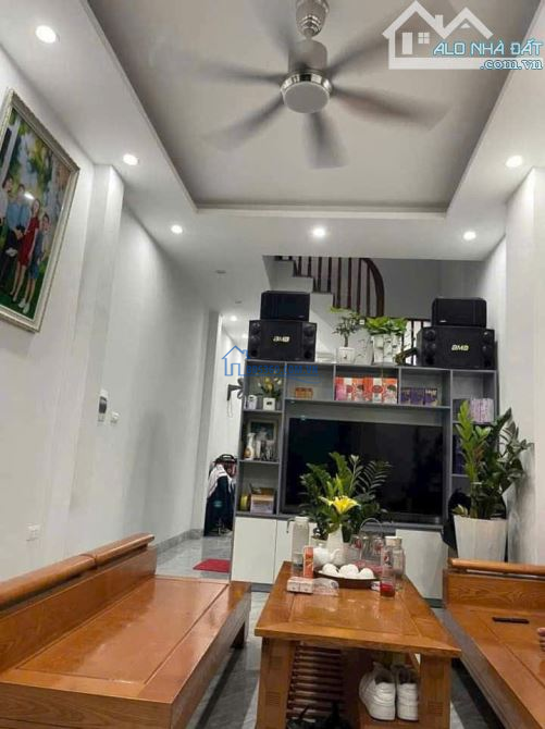 CHO THUÊ NHÀ - YÊN NGHĨA - HÀ ĐÔNG - ĐẸP LONG LANH