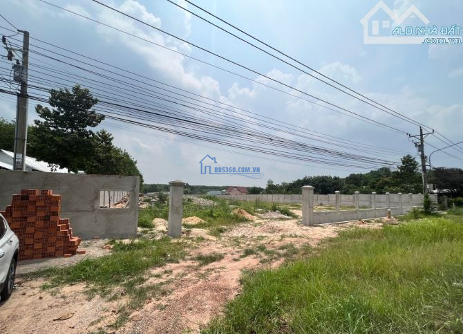 HÀNG HIẾM CHO LÔ ĐẤT MẶT TIỀN DT749A NGANG 50M GIÁ CHỈ CÓ 40 TỶ, CÓ SẴN 2400m2 THỔ CƯ