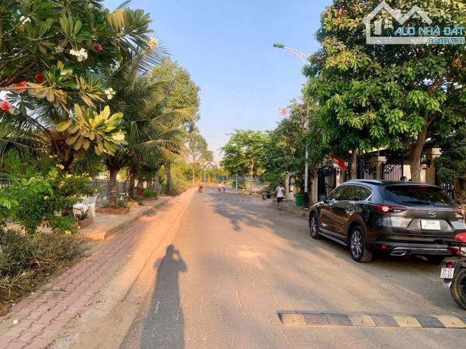 Bán lô đất biệt thự sông 245m2 full thổ cư giáp ranh SG, ngay sau chợ Đầu Mối Thủ Đức