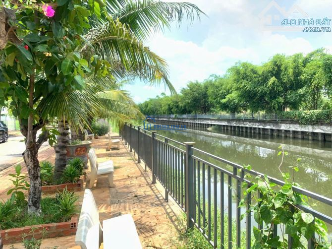 Bán lô đất biệt thự sông 245m2 full thổ cư giáp ranh SG, ngay sau chợ Đầu Mối Thủ Đức