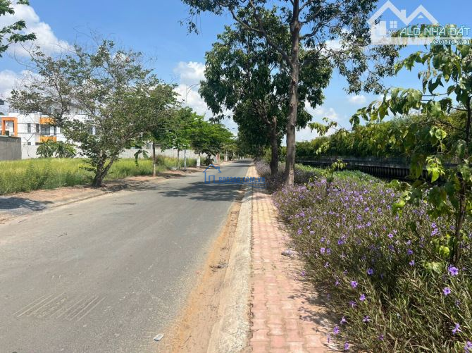 Bán Đất Biệt Thự Sông 204m2 đường nhựa 16m hướng Đông Nam - Sổ hồng riêng