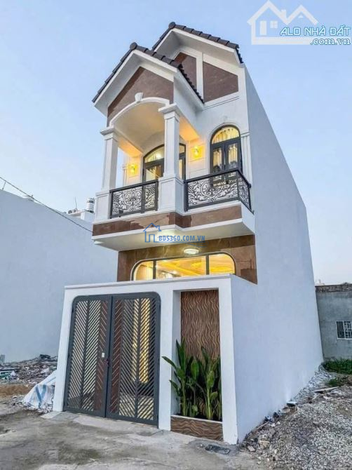 Căn nhà Thủ Dầu Một mới xây cần được bán cho gia đình may mắn, giá chỉ 2ty390