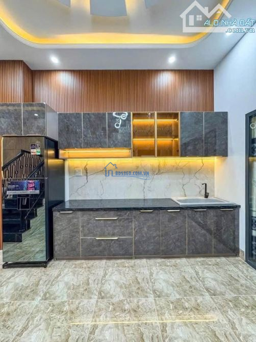 Căn nhà Thủ Dầu Một mới xây cần được bán cho gia đình may mắn, giá chỉ 2ty390