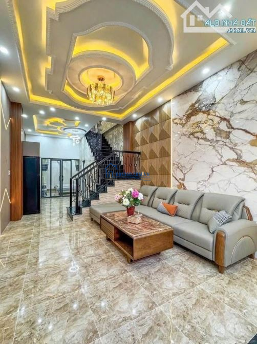 Căn nhà Thủ Dầu Một mới xây cần được bán cho gia đình may mắn, giá chỉ 2ty390