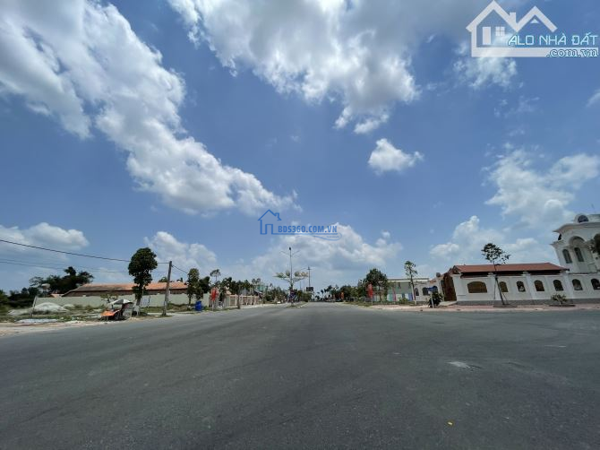Hàng hiếm nền biệt thự view Sông Hậu khu 586 Cần Thơ đối diện quảng trường Công Viên lớn