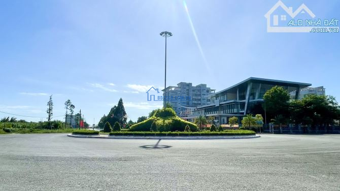 Hàng hiếm nền biệt thự view Sông Hậu khu 586 Cần Thơ đối diện quảng trường Công Viên lớn