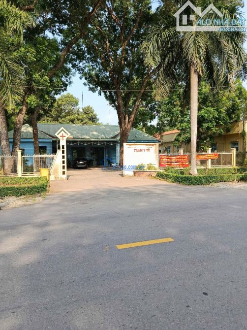 CHỦ NGỘP BÁN NHÀ VƯỜN BD MẶT TIỀN LỚN HƠN 2450m2 NGÂN HÀNG HỖ TRỢ 300tr GIÁ CẮT LỖ 460tr