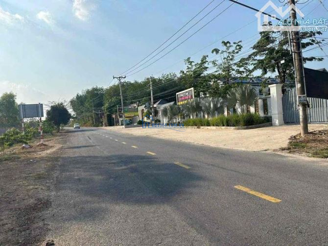 Chính chủ gởi bán lô đất mặt tiền DH504 giá 690tr /500m2 thổ cư 100m sổ sẳn