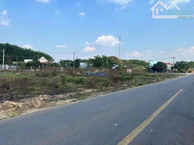Chính chủ gởi bán lô đất mặt tiền DH504 giá 690tr /500m2 thổ cư 100m sổ sẳn
