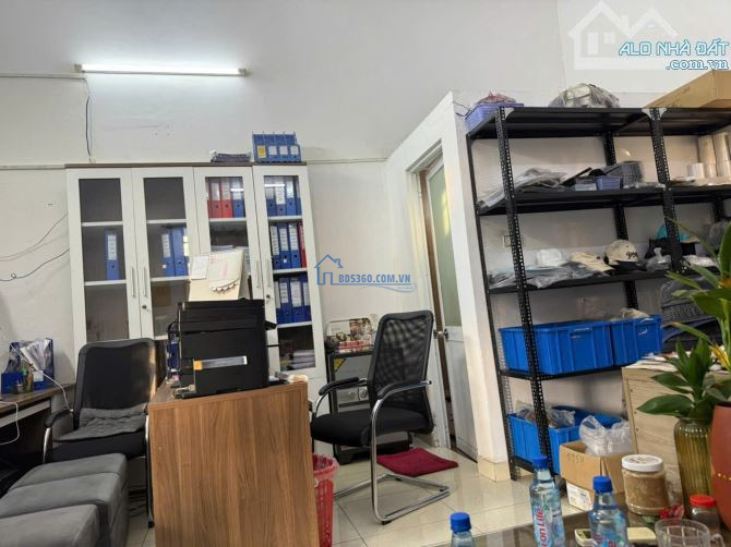 Bán căn xưởng 302m2 full thổ cư, đang cho thuê 20tr/tháng, sau chợ Đầu Mối Thủ Đức