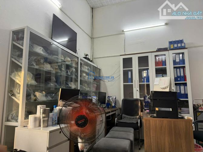 Bán căn xưởng 302m2 full thổ cư, đang cho thuê 20tr/tháng, sau chợ Đầu Mối Thủ Đức