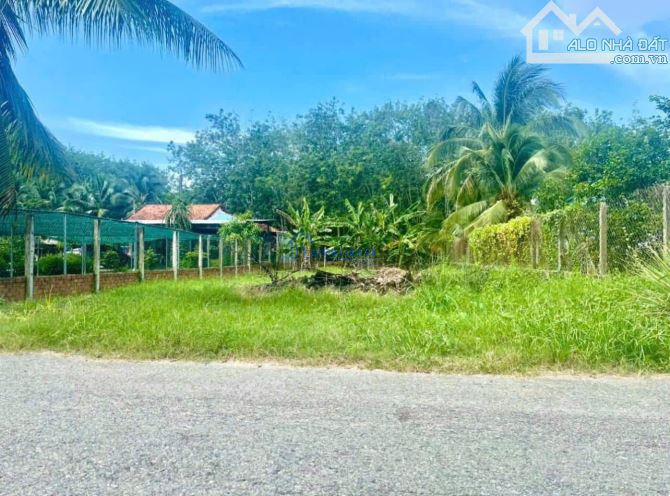 BÁN GẤP LÔ ĐẤT GIÁ 450tr NHA CẢ NHÀ YÊU