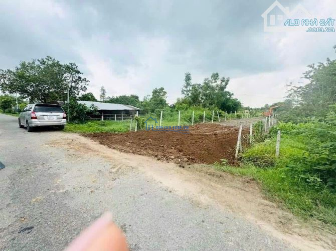 BÁN GẤP LÔ ĐẤT GIÁ 450tr NHA CẢ NHÀ YÊU