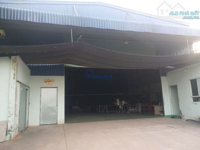 Cho thuê TPK Tân Uyên 900m nền epoxy sẵn văn phòng 3fa sản xuất