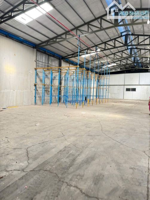 Cho thuê xưởng Dĩ An 1400m PCCC giấy tờ đầy đủ đường cont điện 3fa sản xuất