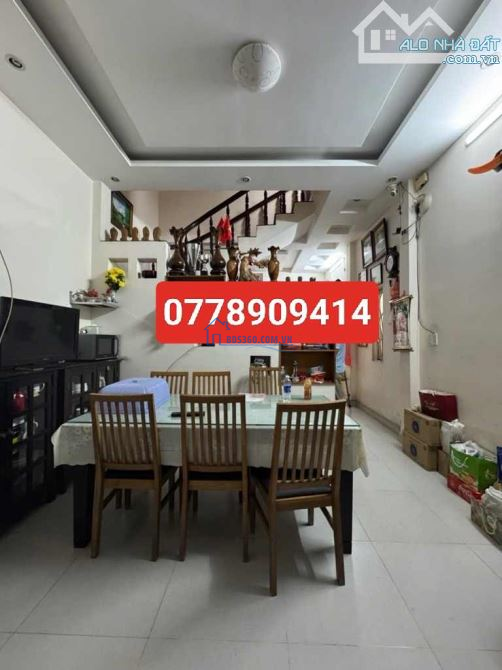 Nhà đẹp Ngang 4,1x16. Có 4 phòng. Hẻm xe hơi thông. Có sân xe.
