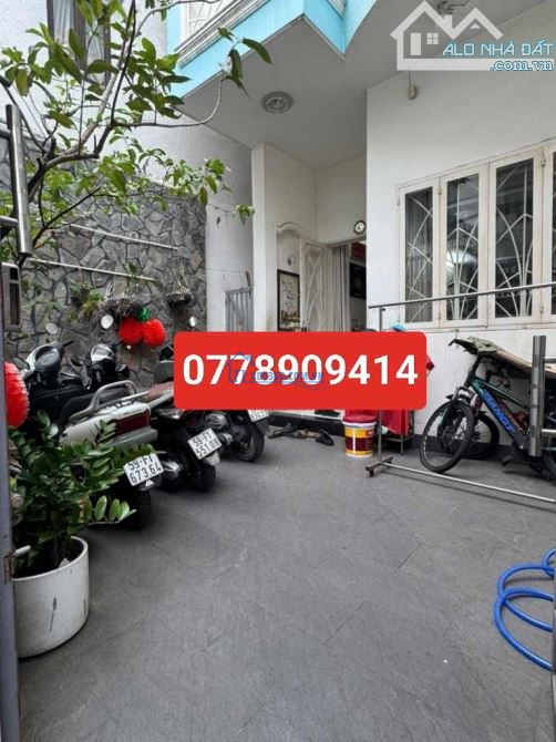 Nhà đẹp Ngang 4,1x16. Có 4 phòng. Hẻm xe hơi thông. Có sân xe.