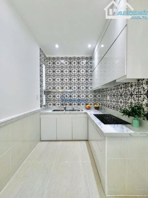 TÂB BÌNH Nguyễn Hồng Đào(cạnh rạp phim Galaxy)61,4m2-2tỷ18-3tầng-4pn.SHR dòng tiền 20tr