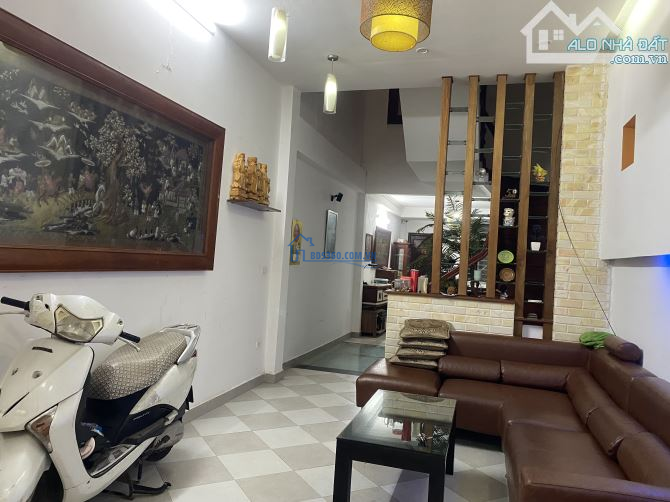 CHO THUÊ NHÀ ĐỊNH CÔNG HOANG MAI 70m2 NHÀ ĐẸP NGO RỘNG, Ô TÔ TẢI 3 TẤN Đậu cổng